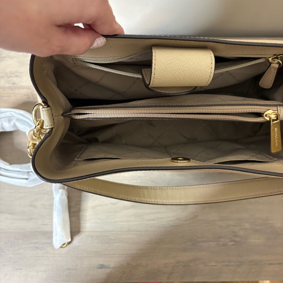 Michael Kors Sofia Large Saffiano Leather Satchel Tote Purse Beige Cream - Picture 6 of 10